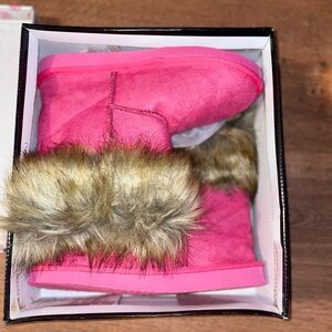 Women Pink Fur-Lined Boots (size 10)